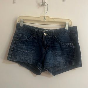 Mossimo Supply Co jean short. Size 9, Fit 6, Women